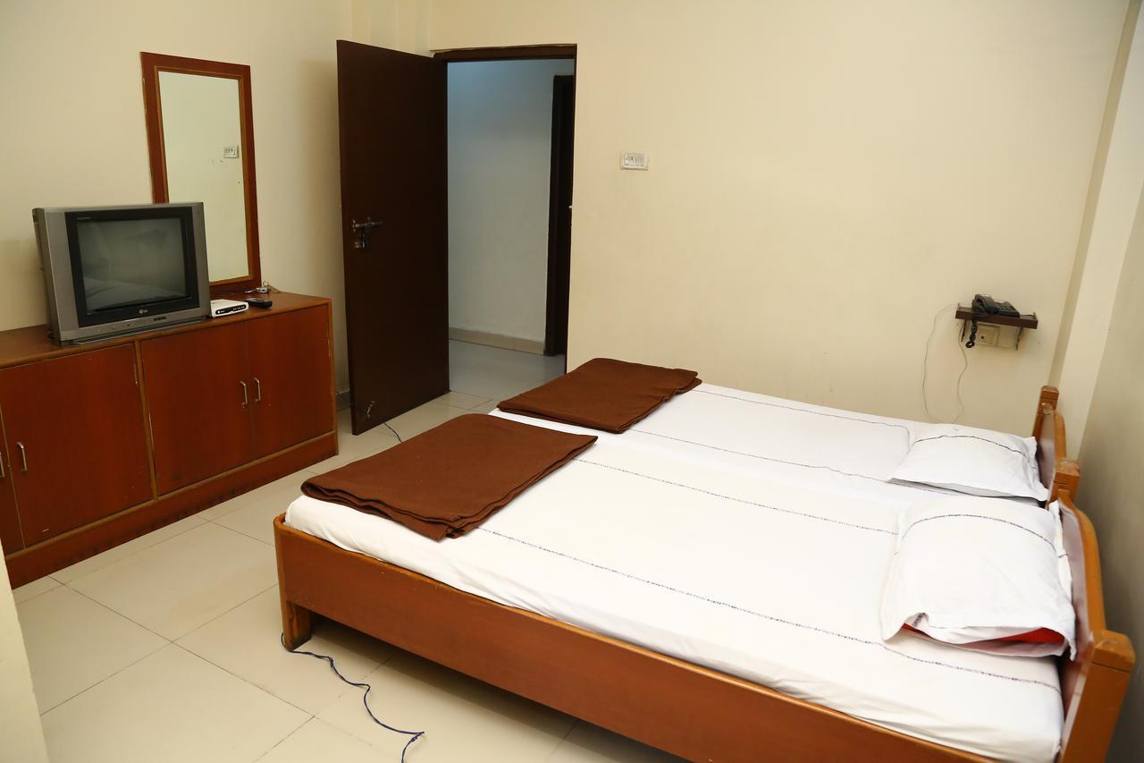 Sri Sai Krishna Deluxe Lodge Хайдарабад Экстерьер фото