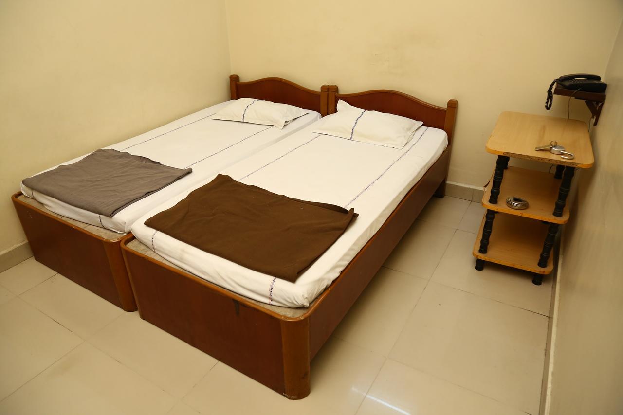 Sri Sai Krishna Deluxe Lodge Хайдарабад Экстерьер фото