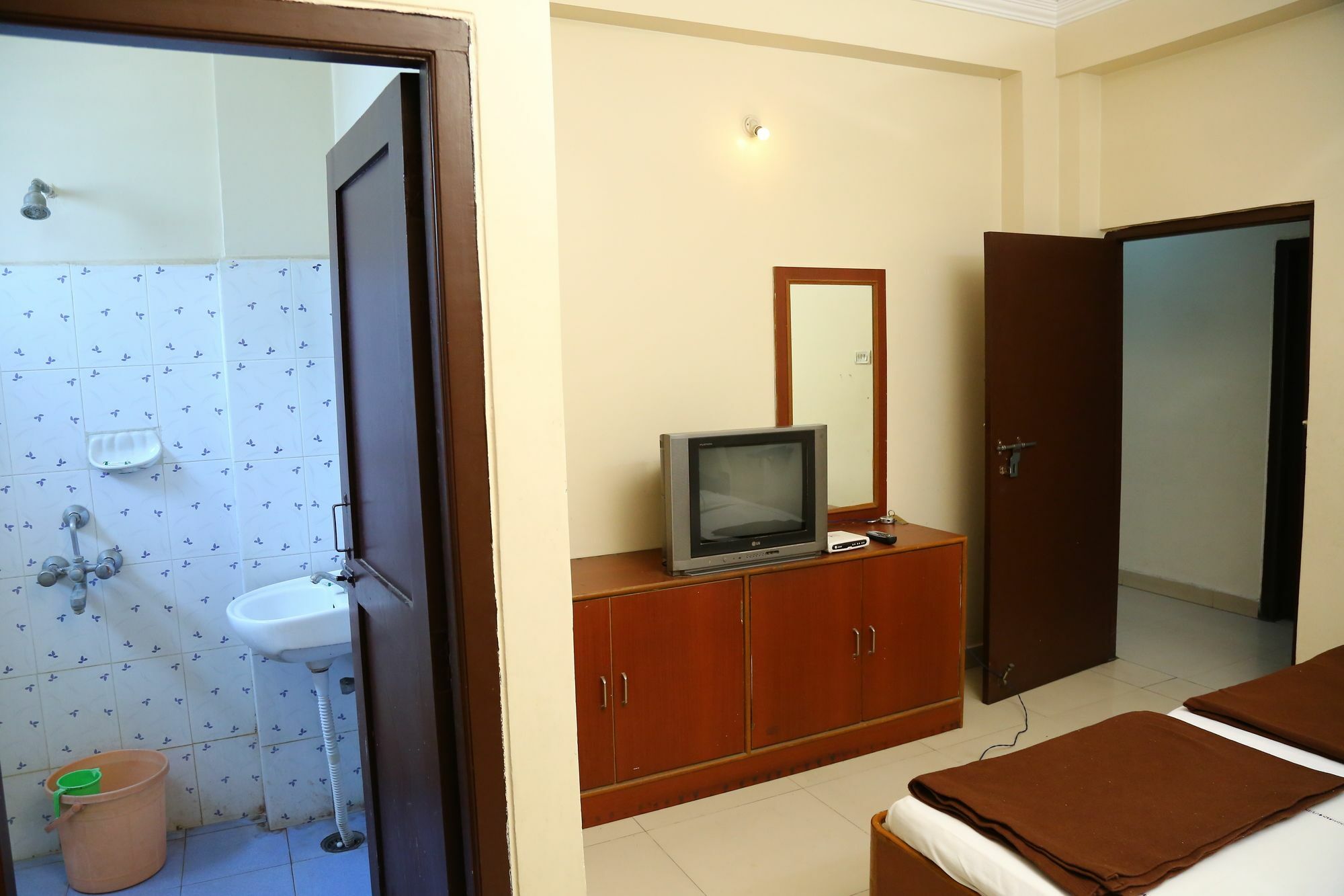 Sri Sai Krishna Deluxe Lodge Хайдарабад Экстерьер фото